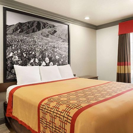 Мотель Super 8 By Wyndham Santa Clarita/Valencia Екстер'єр фото