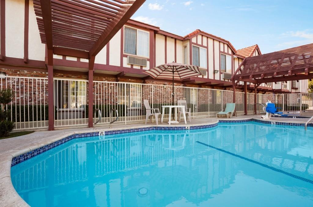 Мотель Super 8 By Wyndham Santa Clarita/Valencia Екстер'єр фото