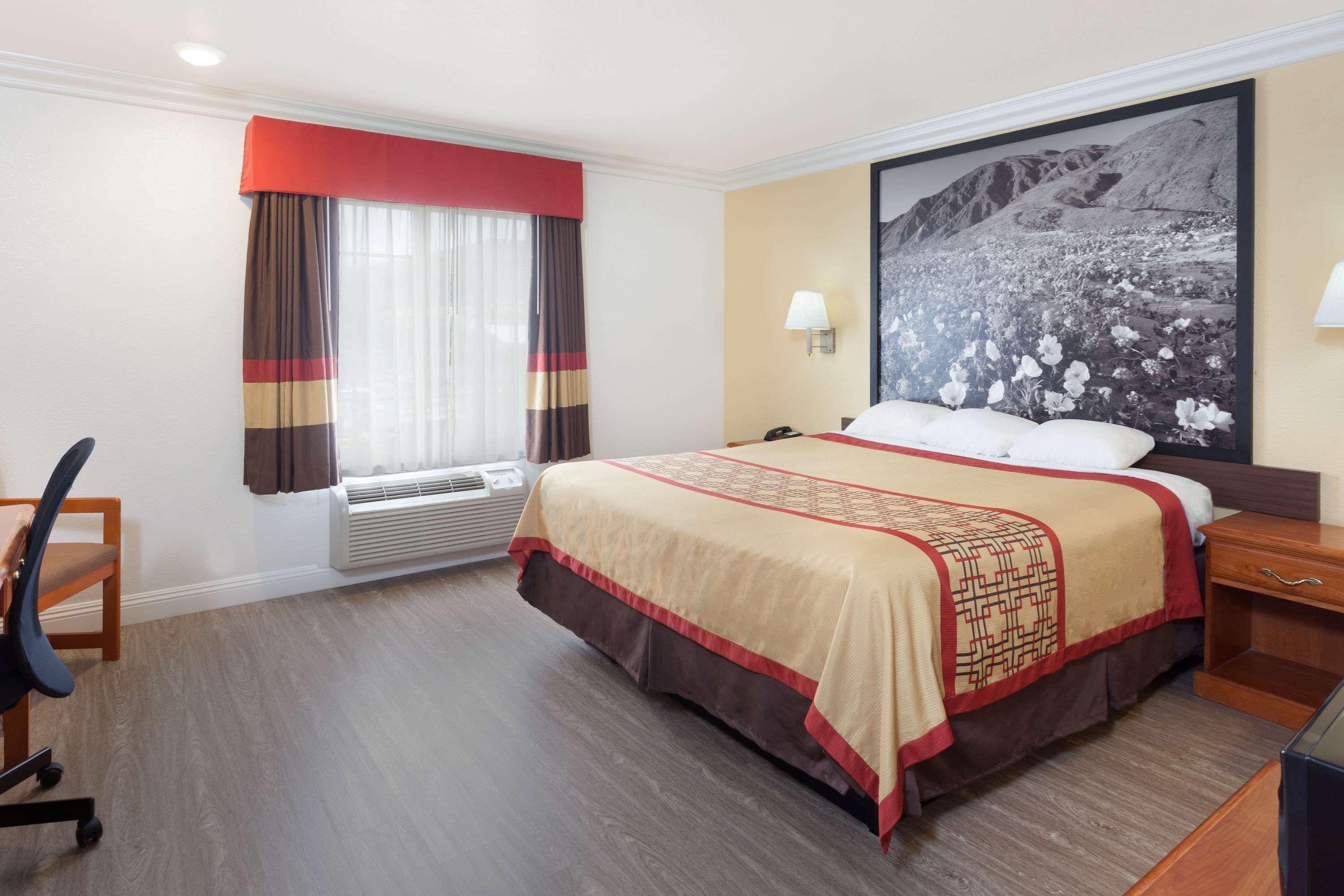 Мотель Super 8 By Wyndham Santa Clarita/Valencia Екстер'єр фото