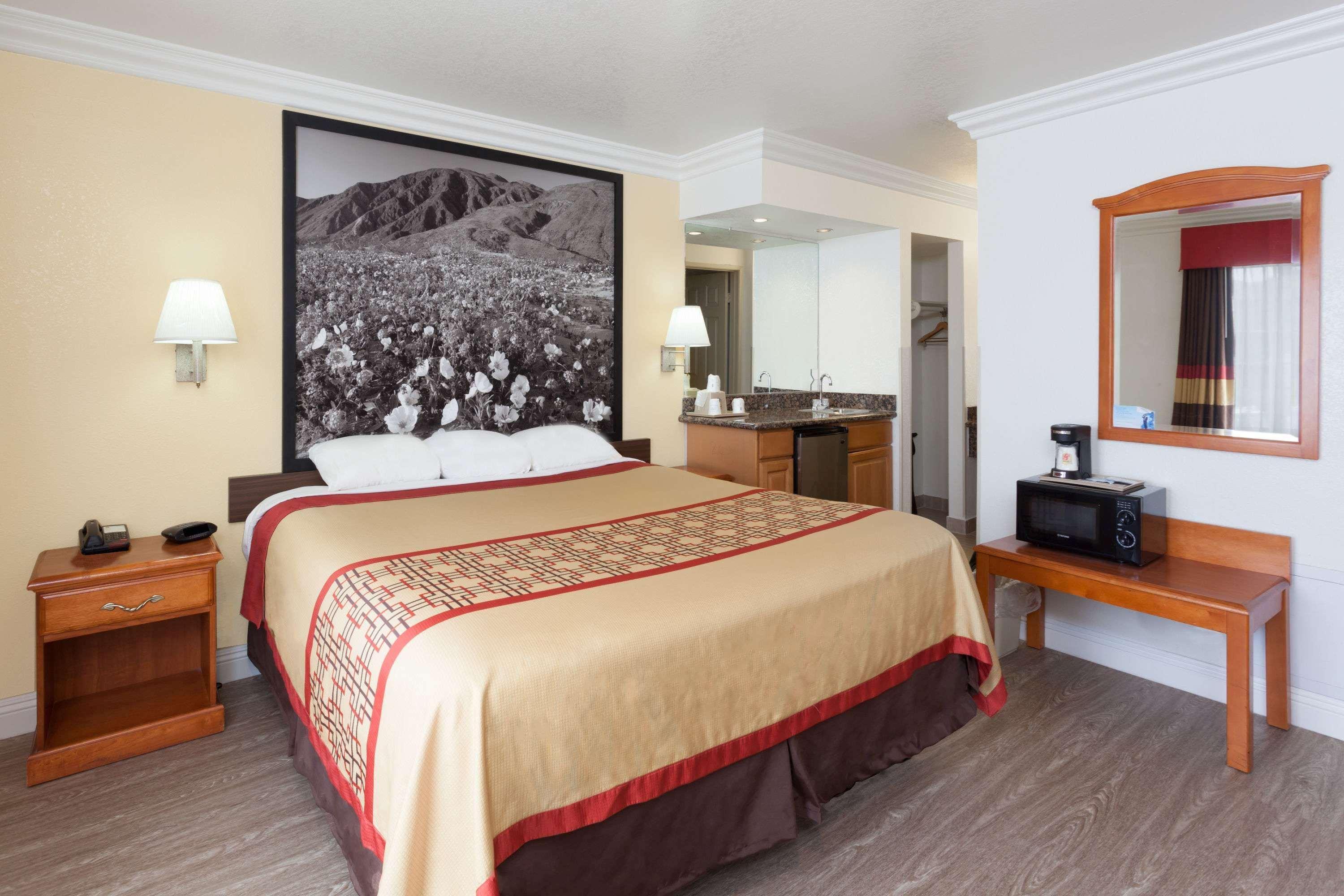 Мотель Super 8 By Wyndham Santa Clarita/Valencia Екстер'єр фото