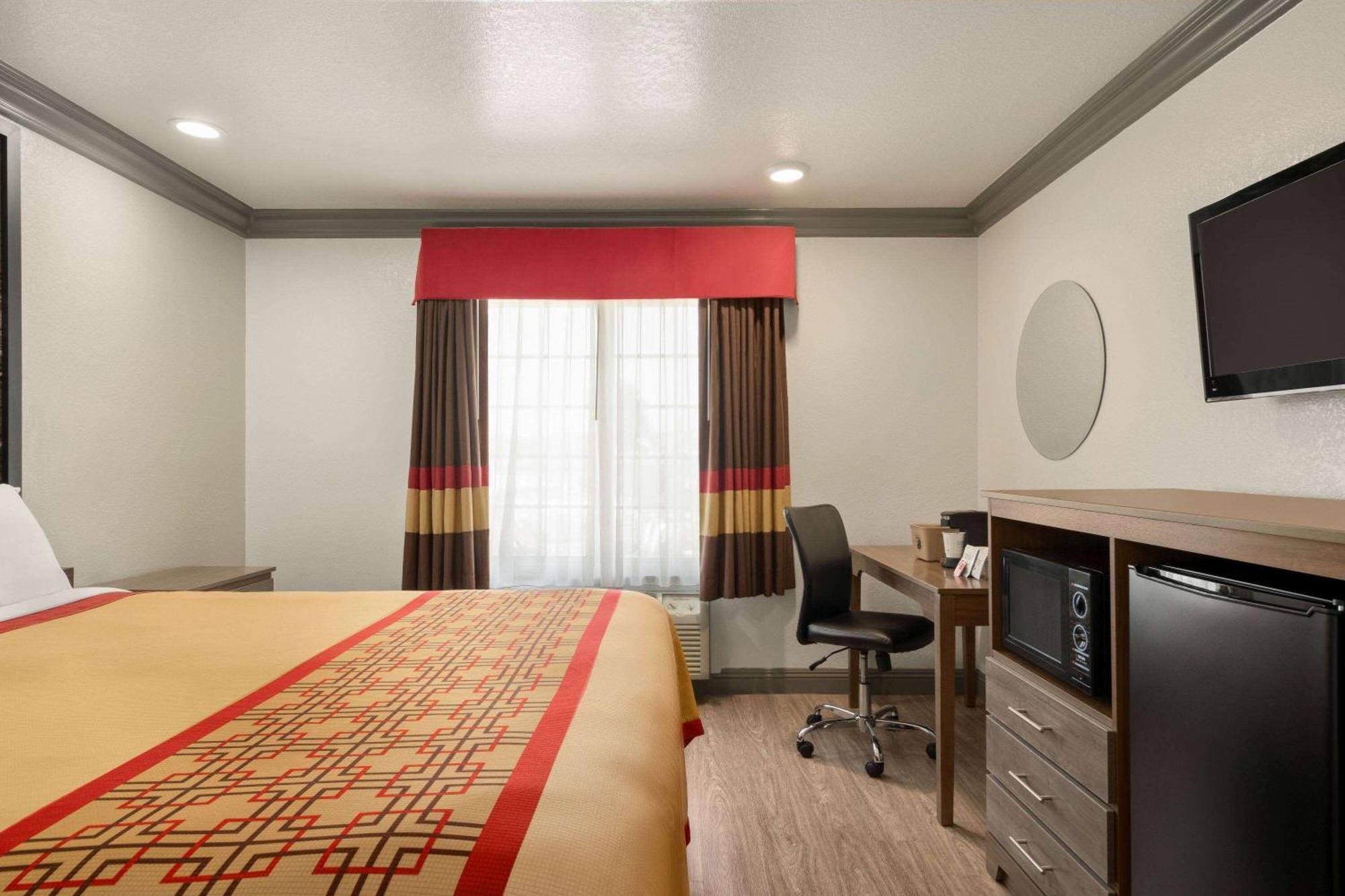 Мотель Super 8 By Wyndham Santa Clarita/Valencia Екстер'єр фото